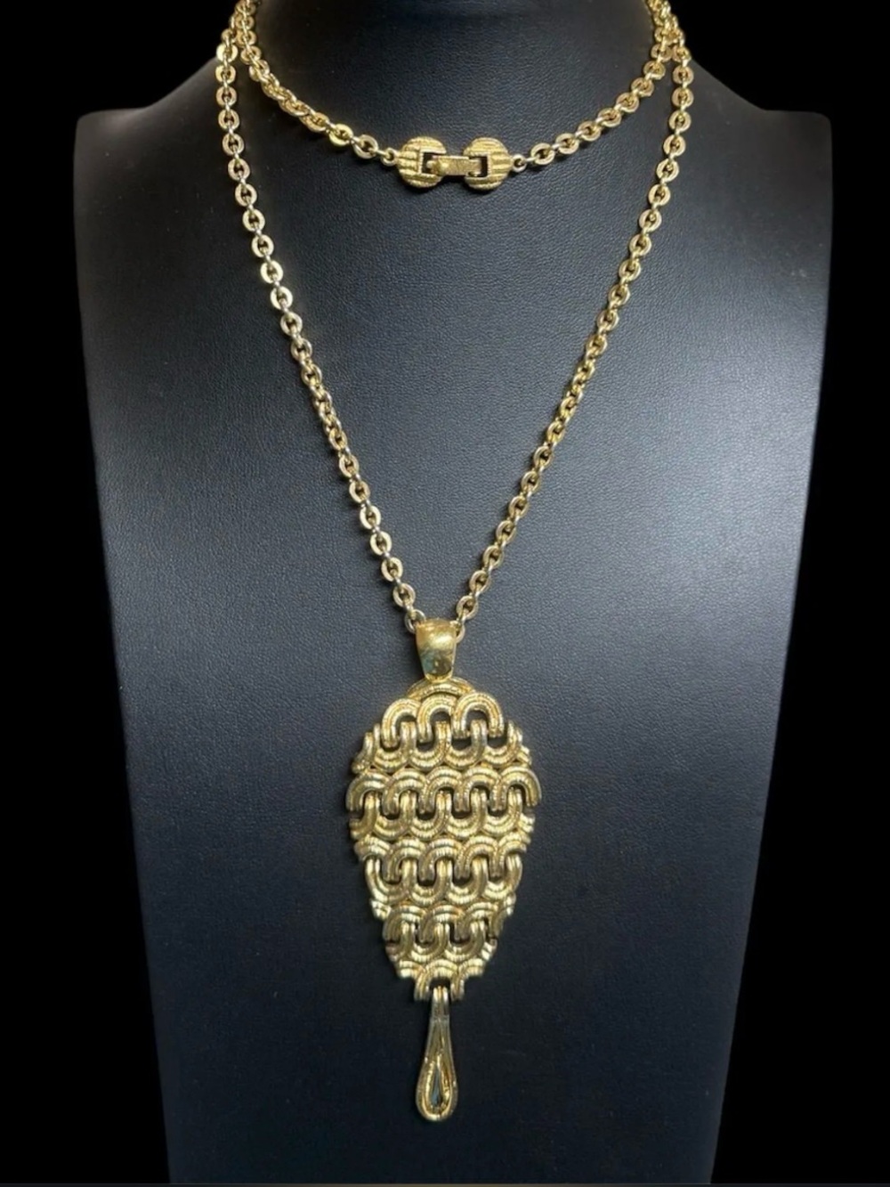Vintage 1972 Monet “Raging Seas” Articulated Pendant Gold-Tone Signed Necklace